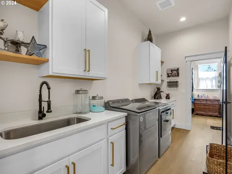 33268 Primrose Lane Warrenton OR 97146