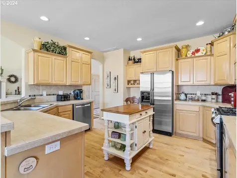 19324 Mayfly Court Oregon City OR 97045