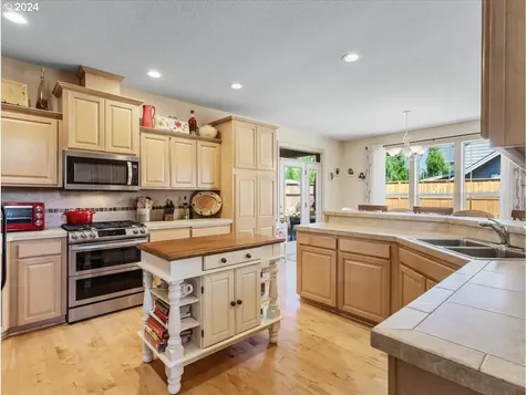 19324 Mayfly Court Oregon City OR 97045