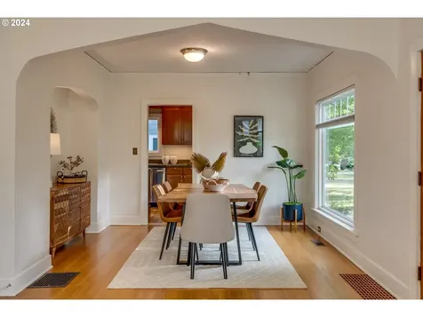2239 Se 51st Avenue Portland OR 97215