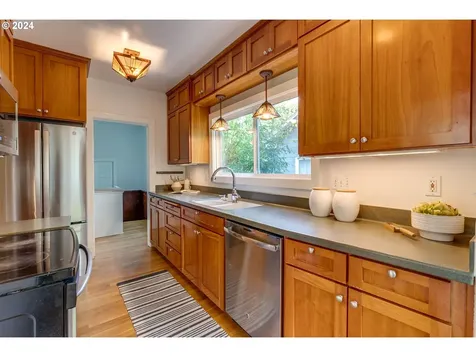 2239 Se 51st Avenue Portland OR 97215