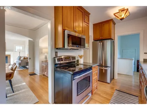 2239 Se 51st Avenue Portland OR 97215