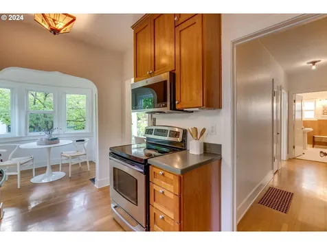 2239 Se 51st Avenue Portland OR 97215