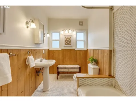 2239 Se 51st Avenue Portland OR 97215