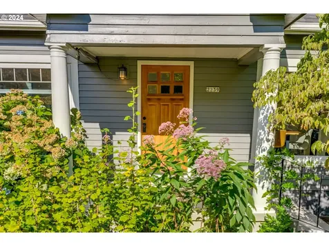 2239 Se 51st Avenue Portland OR 97215