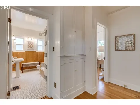 2239 Se 51st Avenue Portland OR 97215
