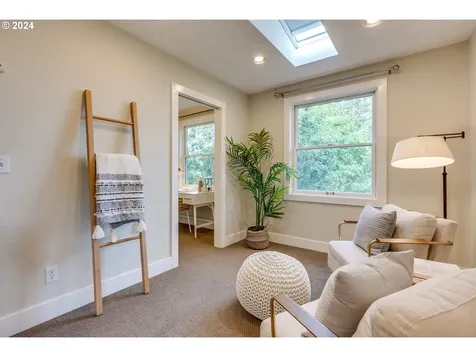 2239 Se 51st Avenue Portland OR 97215