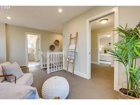 2239 Se 51st Avenue Portland OR 97215