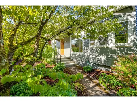 2239 Se 51st Avenue Portland OR 97215