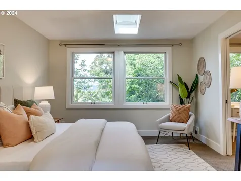 2239 Se 51st Avenue Portland OR 97215