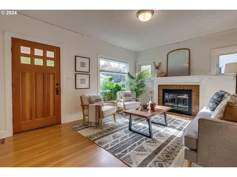 2239 Se 51st Avenue Portland OR 97215