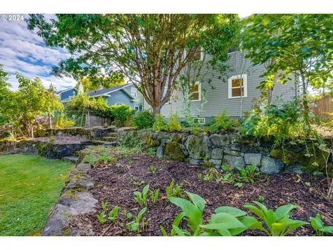 2239 Se 51st Avenue Portland OR 97215