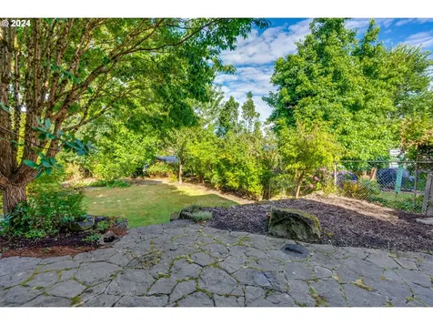 2239 Se 51st Avenue Portland OR 97215