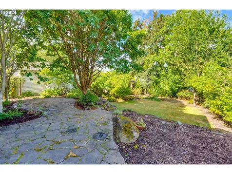 2239 Se 51st Avenue Portland OR 97215