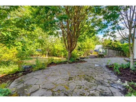 2239 Se 51st Avenue Portland OR 97215