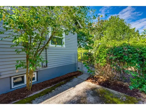 2239 Se 51st Avenue Portland OR 97215