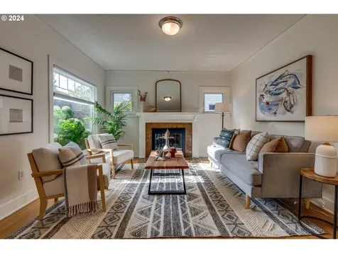 2239 Se 51st Avenue Portland OR 97215