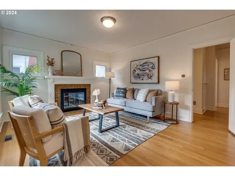 2239 Se 51st Avenue Portland OR 97215