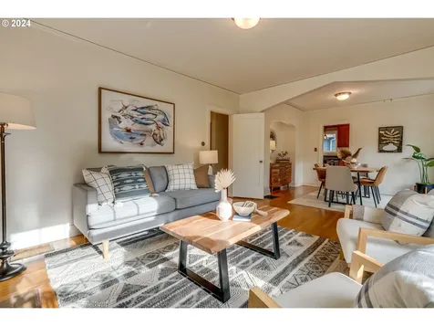 2239 Se 51st Avenue Portland OR 97215