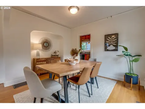 2239 Se 51st Avenue Portland OR 97215