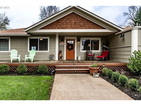 1638 Del Rio Road Roseburg OR 97471