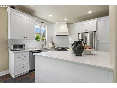 8609 SW Logan Lane Tualatin OR 97062