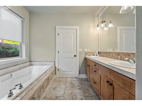 8609 SW Logan Lane Tualatin OR 97062