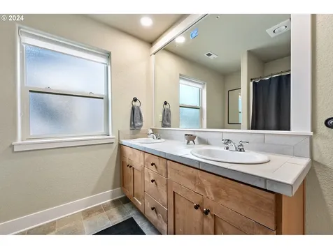 8609 SW Logan Lane Tualatin OR 97062