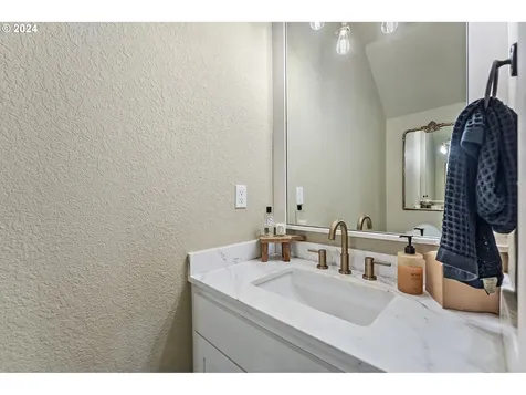 8609 SW Logan Lane Tualatin OR 97062