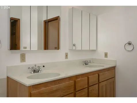 301 Ne Lucas Road Troutdale OR 97060