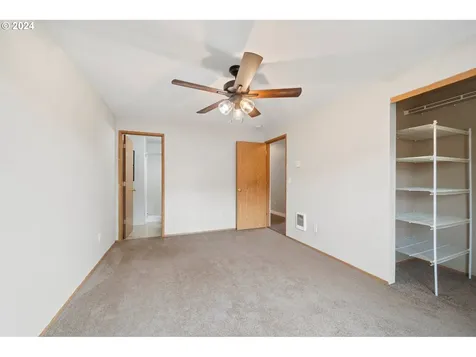 120 Oxford Road Longview WA 98632