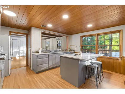 4301 Sw 54th Place Portland OR 97221