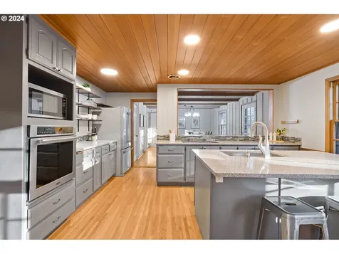 4301 Sw 54th Place Portland OR 97221