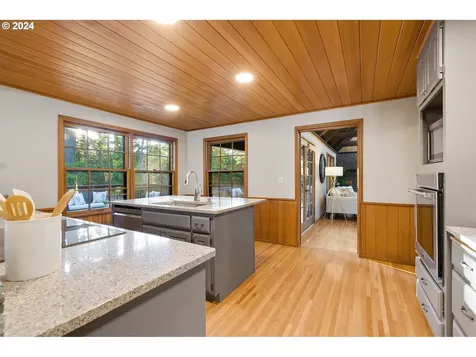 4301 Sw 54th Place Portland OR 97221