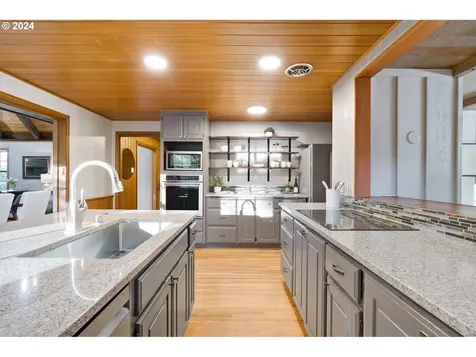 4301 Sw 54th Place Portland OR 97221