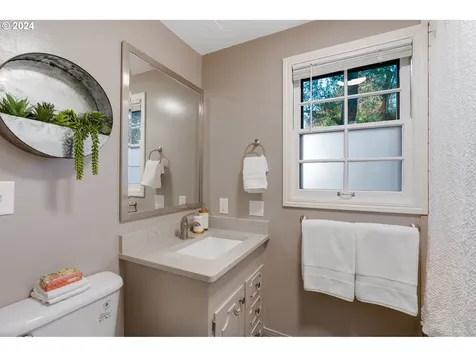 4301 Sw 54th Place Portland OR 97221