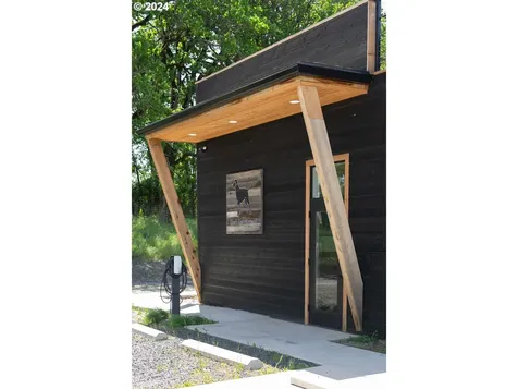 8085 NE Oak Springs Farm Road Carlton OR 97111