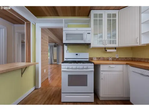 6126 Sw Jetty Avenue Lincoln City OR 97367
