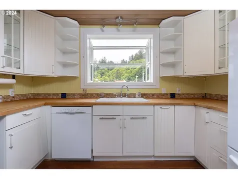 6126 Sw Jetty Avenue Lincoln City OR 97367