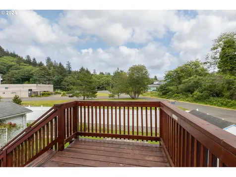 6126 Sw Jetty Avenue Lincoln City OR 97367