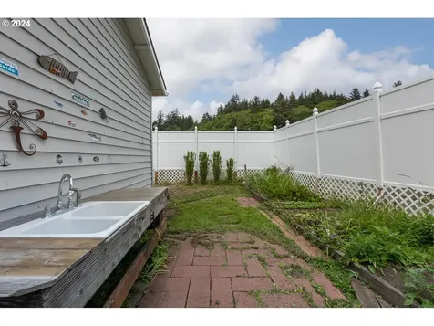 6126 Sw Jetty Avenue Lincoln City OR 97367
