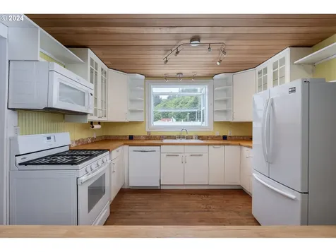 6126 Sw Jetty Avenue Lincoln City OR 97367