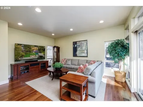 17227 Canal Circle Lake Oswego OR 97035