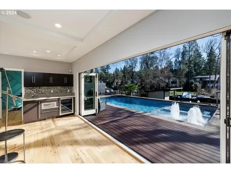 17227 Canal Circle Lake Oswego OR 97035