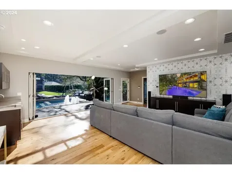 17227 Canal Circle Lake Oswego OR 97035