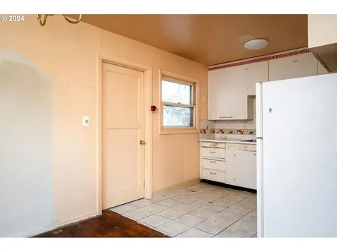 1405 SE 85th Avenue Portland OR 97216