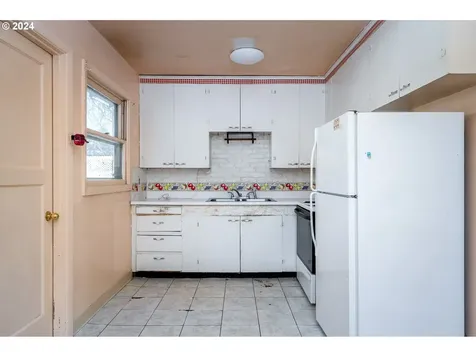 1405 SE 85th Avenue Portland OR 97216