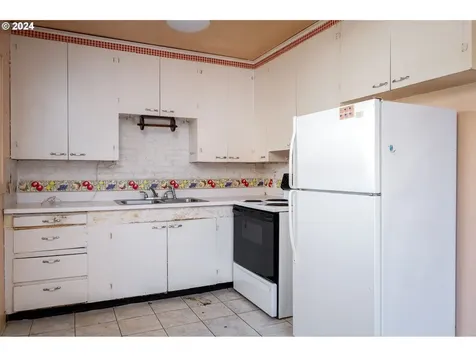 1405 SE 85th Avenue Portland OR 97216