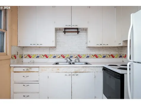 1405 SE 85th Avenue Portland OR 97216
