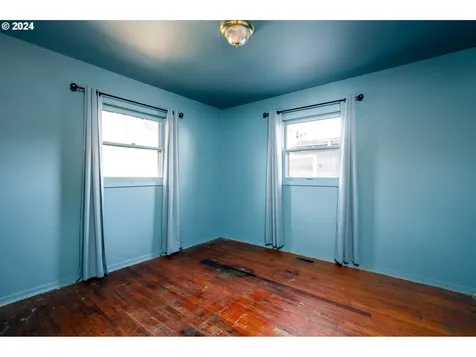 1405 SE 85th Avenue Portland OR 97216